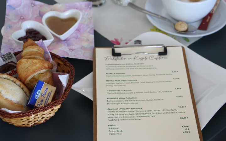 KEFFELS CAFETERIA Frühstück